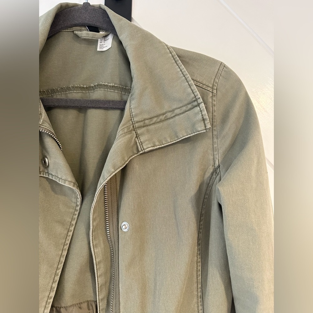 H&M :: Cropped Jacket - Picture 3 of 3
